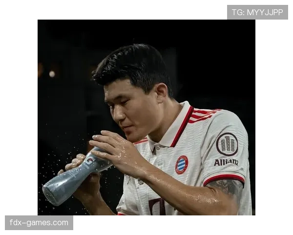 金玟哉成拜仁更衣室关键人物，助力团队凝聚与战绩提升